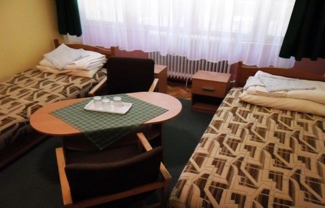 Gólyatábor helyszínek Tata Ifjúsági Tábor kísérői szoba